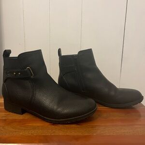 G.H Bass Women’s 7.5 Black Ankle Boots